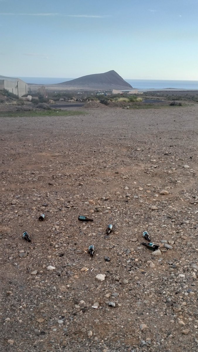 No soy de publicar cosas personales x esta red social que es más para temas 'profesionales' pero es que hay cosas que me superan. 

Sales a dar una vuelta en bici para intentar desconectar y evadirte y te encuentras esta 'jediondada'. Al final llega uno más caliente a casa...