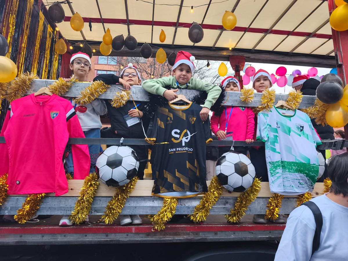 edmoratalaz's tweet image. Desde la @EDMoratalaz queremos agradecer un año más a la @JMDmoratalaz la organización de la cabalgata de Reyes Magos

Sin duda una experiencia única para nuestros jugadores que un año más han acompañado a Melchor, Gaspar y Baltasar en su paso por nuestro barrio

#VamosMorata 🖤