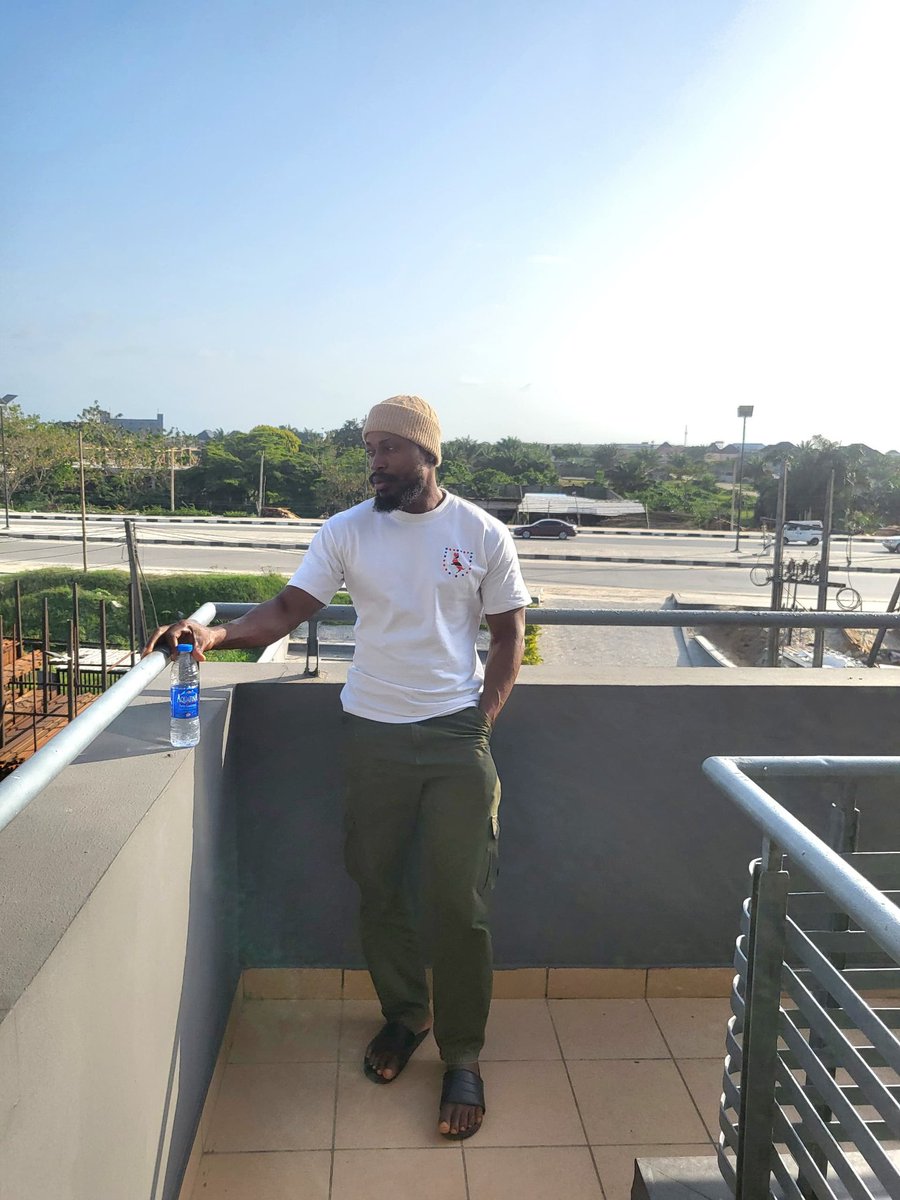 Geoblaz's tweet image. That childhood love you joked with, you can never find it again, what we do here in adulthood is business, this person fits my ideal man/woman. As a young person i hope you do not miss yours like we have done. Don't joke with it. Adult is just flings and transaction. #adulthood