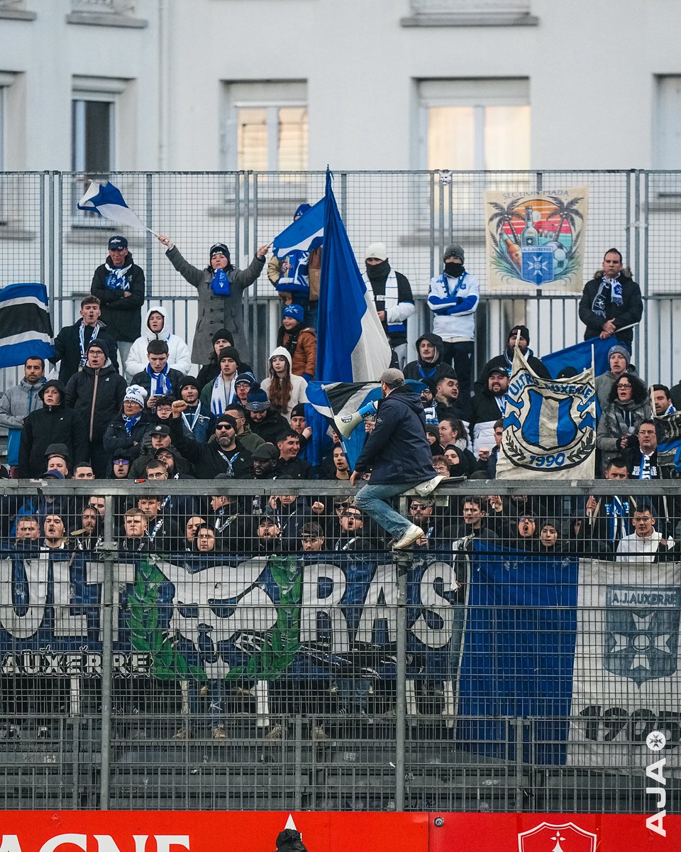 👏 Merci aux supporters présents à Brest et soyez prudents pour le retour. On reste ensemble la #TeamAJA 🔵⚪️