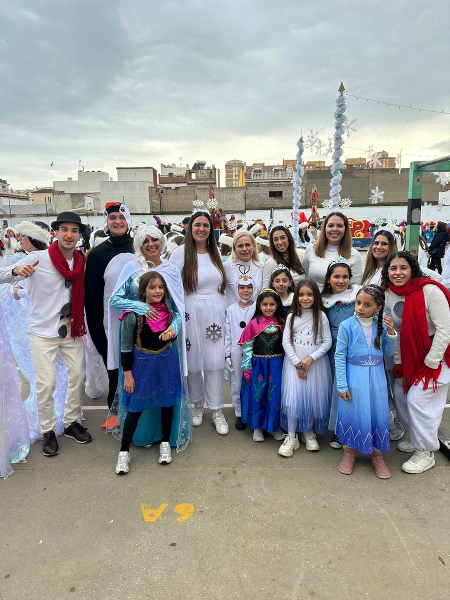 EncarnacionMlg's tweet image. 𝐂𝐀𝐁𝐀𝐋𝐆𝐀𝐓𝐀 | En la tarde de ayer, nuestra corporación tomó parte en la cabalgata de S.S.M.M. los Reyes Magos por nuestro distrito n° 7 ctra. de cadiz, repartiendo caramelos e ilusión a los más pequeños.

#LaEncarnacionDeDosHermanas 
#CofradiasMLG