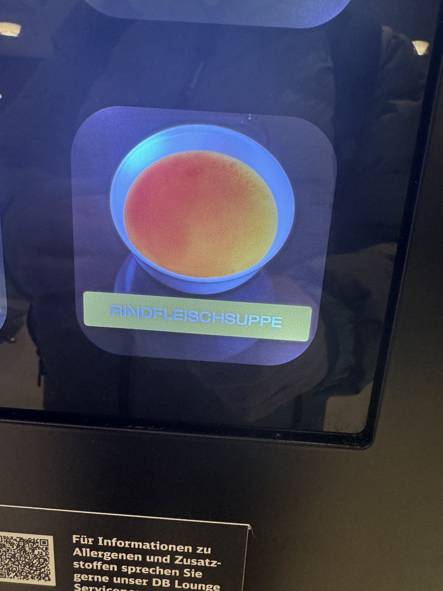 Erstmal einen Kakao in der DB-Lounge in #Frankfurt schlürfen. Aber der Automat kann auch anders!