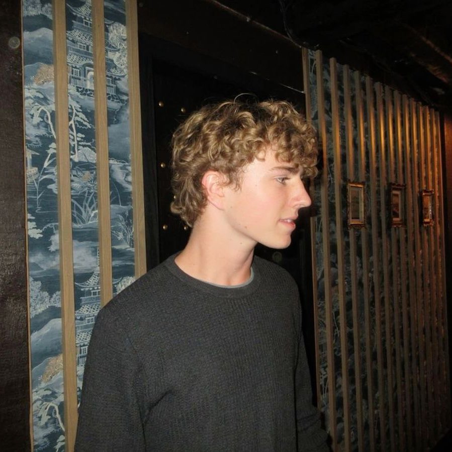 moonspercy's tweet image. i cannot believe he’s turning 17 tmrw