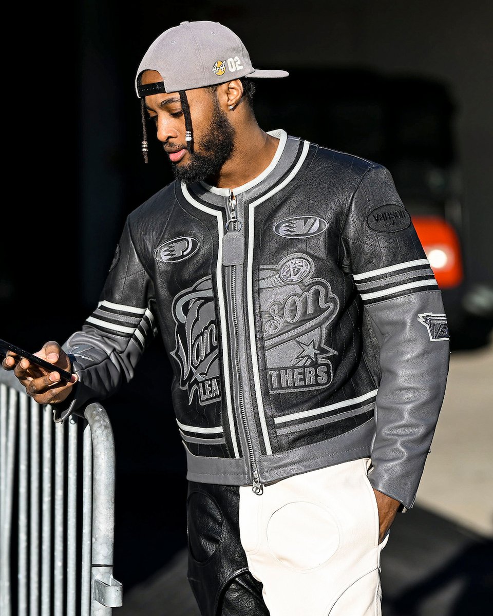 Browns's tweet photo. you know @denzelward had one last fit in the closet for Week 18 https://t.co/CpPs9nyDMG