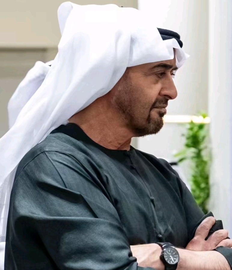 bntmmd25's tweet image. ✍️✍️✍️👌
يجسّد وقفة القائد المتأهب، بما تحمله من عزيمة راسخة واستعداد دائم، وحضور فكري وذهني متقدم. يبدو حاضرًا في المشهد، بينما تسبق رؤيته وآفاقه الزمن بخطوات واسعة، بما يتمتع به من خيال استراتيجي وبعد نظر استثنائي.🇦🇪🇦🇪🇦🇪