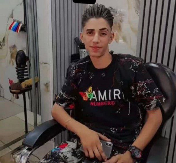 محمد نوری رو که تو قم کشتن، ۱۷ سالش بود و بچه کارگره، قطعه ۵۶ بهشت معصومه دفن شده، از این بچه بنویسید، خیلی مظلومه، تا امروز ازش چیزی نمی‌گفتن..
#محمد_نوری