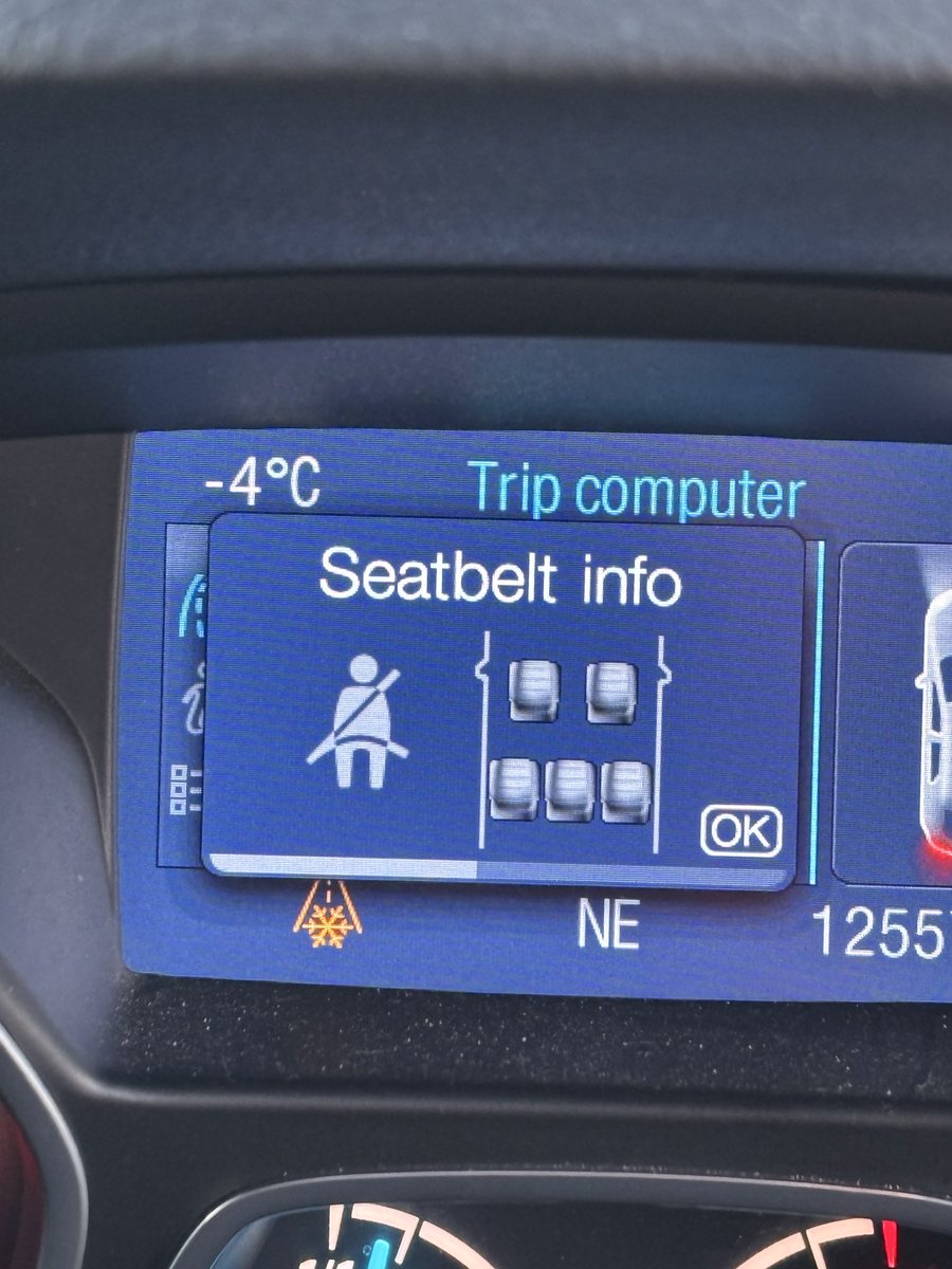 dezzieuk tweet media