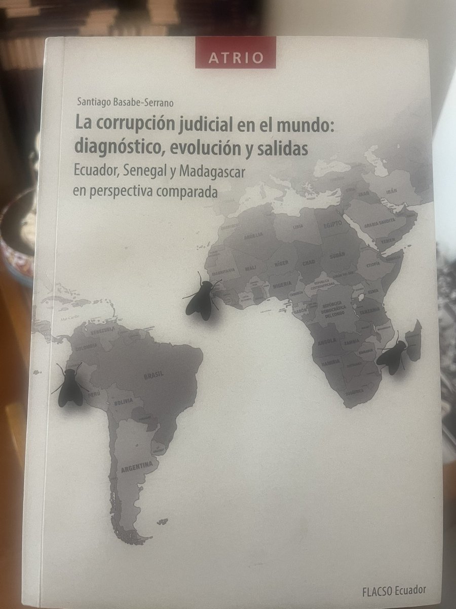 SantiagoBasabeS's tweet photo. Acá un libro en el que hay varios testimonios de la forma como opera la corrupción judicial en Ecuador: https://t.co/9VIyFEJVA7 https://t.co/Nsv3Lvbzzr