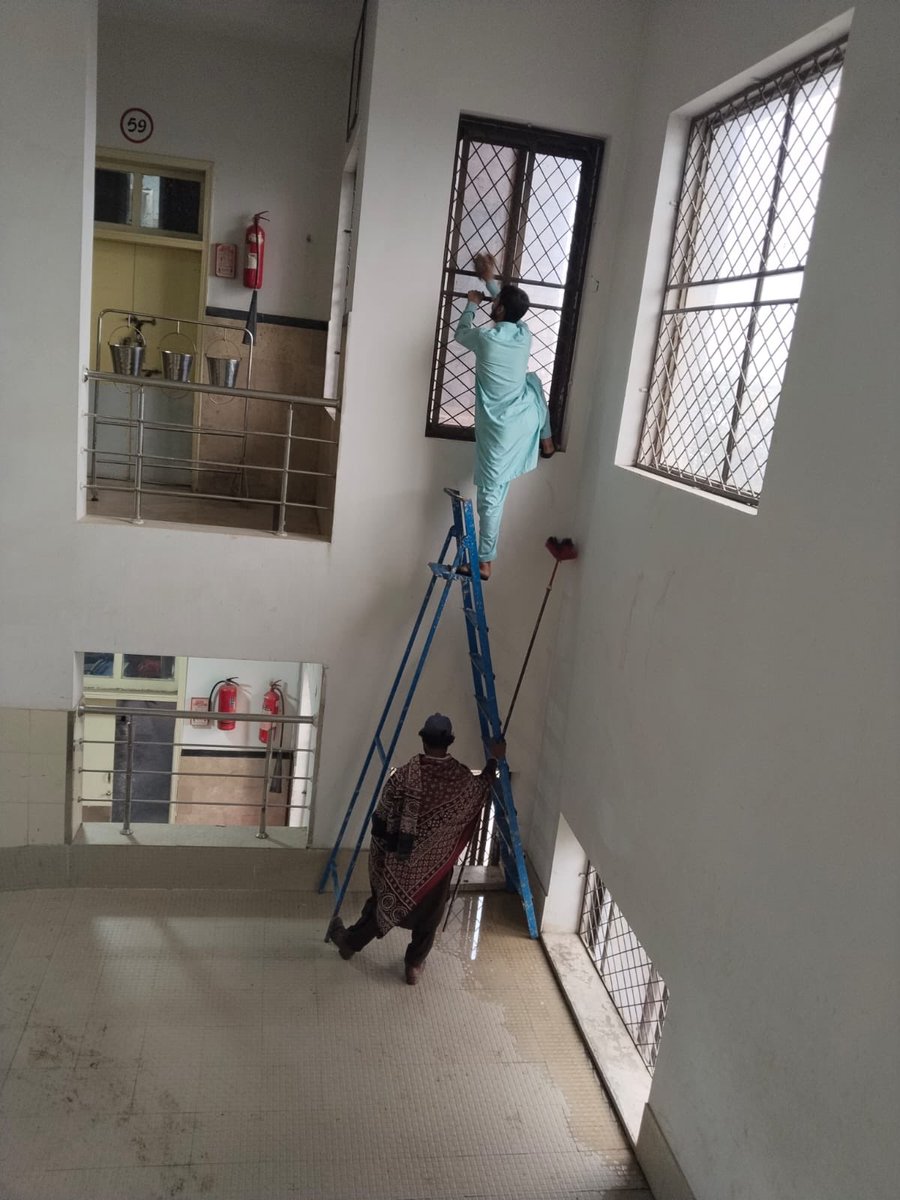 MaryamNSharif's tweet photo. Public hospitals all across Punjab are being deep cleaned and disinfected. https://t.co/Vl9EN3Z8Xi