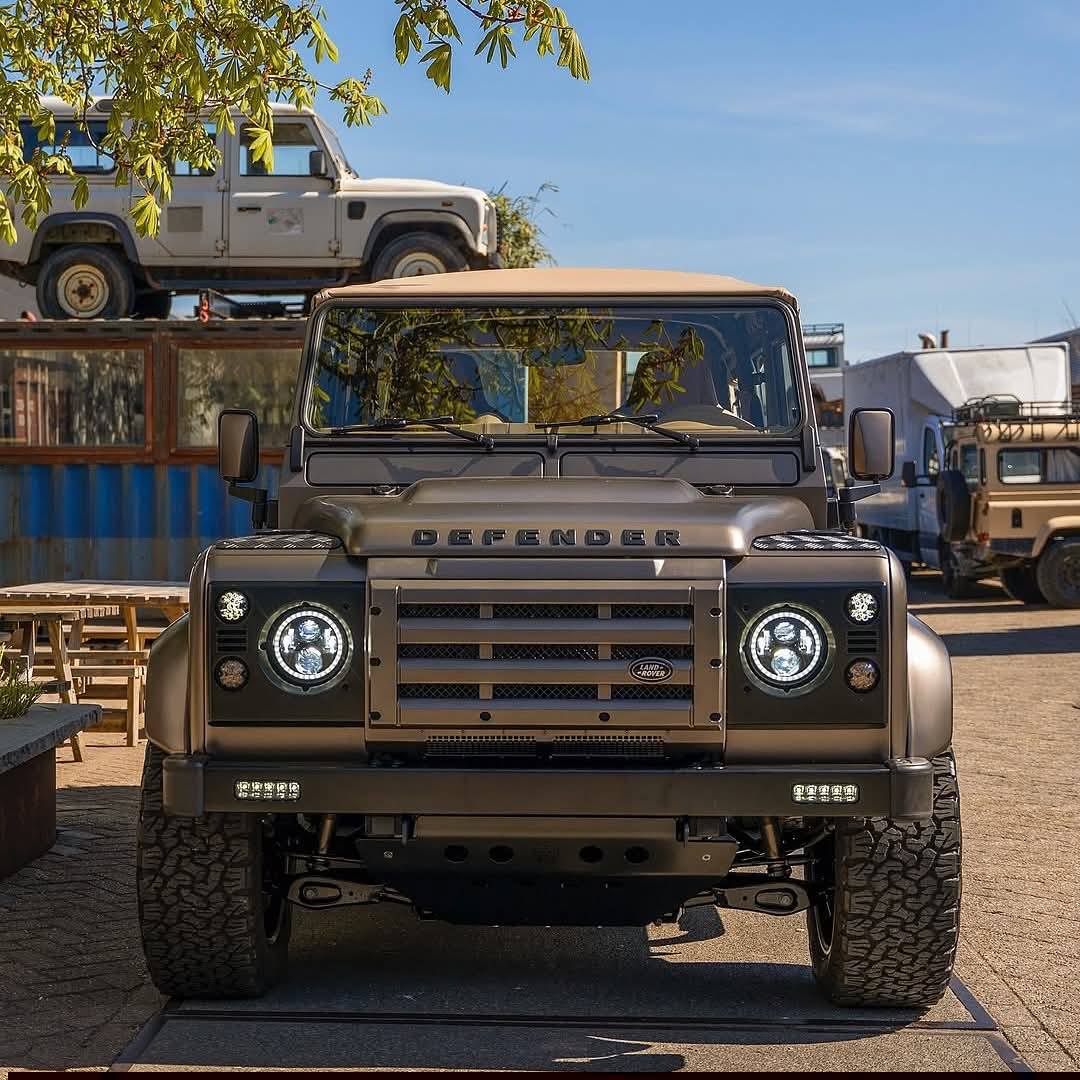 autochat360's tweet image. Defender❤️