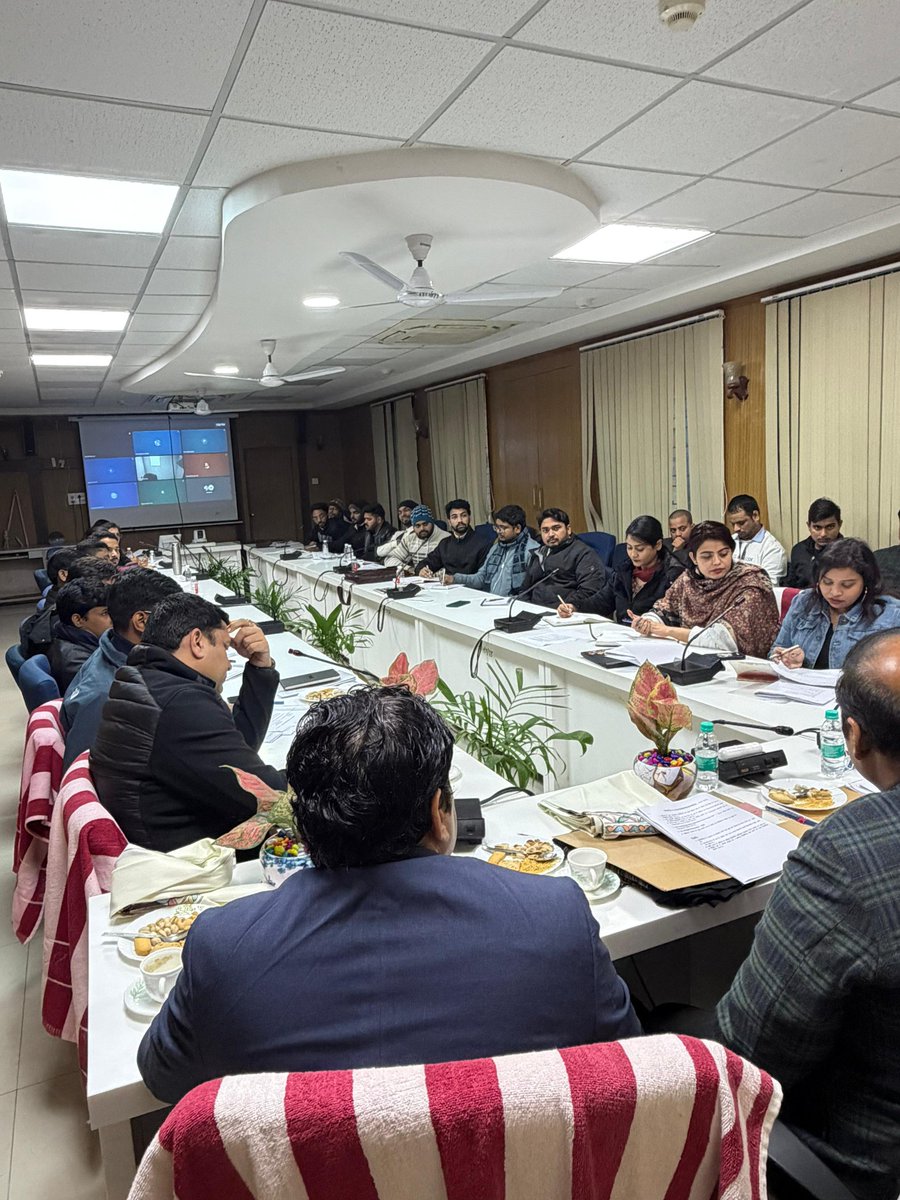 DeptCooperative's tweet photo. दिनांक 03 जनवरी 2026 को बिहार राज्य सहकारी बैंक लिमिटेड - मुख्यालय, पटना में पैक्स कंप्यूटरीकरण, सहकारी समितियों के बीच समन्वय,पैक्स को FPO के रूप में विकसित करने।(1/2)

@MLCBJPPramod
@DSinghIAS
@IPRDBihar https://t.co/7Rhw9QQHPL