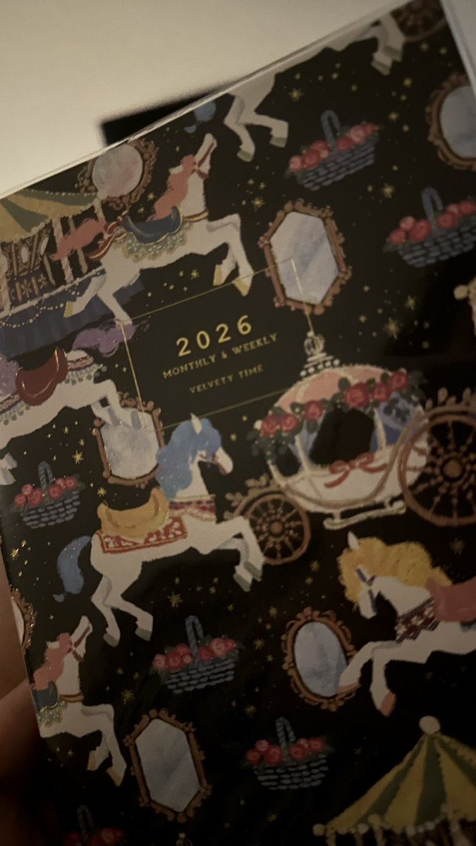 mandawdna's tweet photo. bring back my elementary tradition:
nulis diary before going to sleep.... 
semenyenangkan itu, tp kayanya mulai obses beli notebook baru terus deh?? ditulis sih tp lebih banyak lupa ga ditulis sih🥲🥹🤍 sudah mulai di 2025 kemarin!🥰 https://t.co/7njtMpKEVS