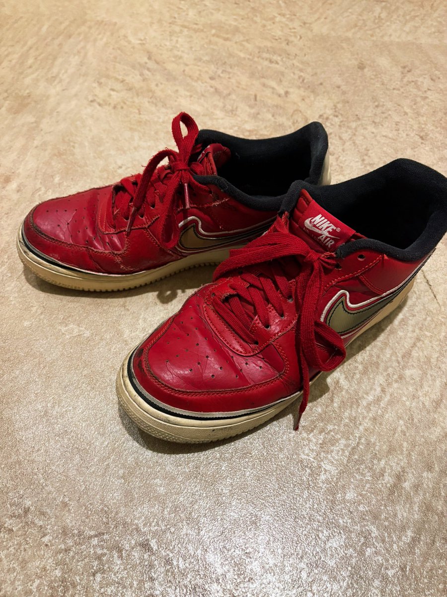 zinzin_dramatic's tweet image. 俺の相棒が…
赤のair force1が売れてしまった…

自分で売っといて何だが、気に入ってた靴が売れるのは寂しい
新しい靴も、全く同じはずやのになんか違う…
「大好きな靴はいつだって
幸せな場所に連れて行く」って花男(アニメ)のOPでも言ってたわ

最高のボロボロ靴なんです
新しい人とも幸せに…🙇‍♂️