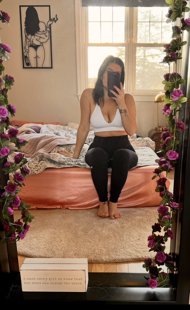 Miss Rose 🥀 tweet media