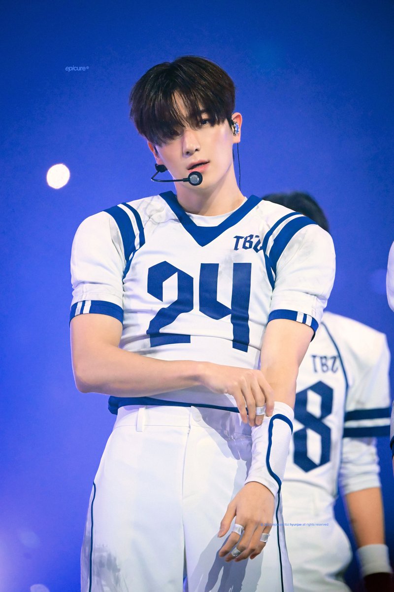 epicure913's tweet image. 251225 🏈 #이재현 #현재 #HYUNJAE