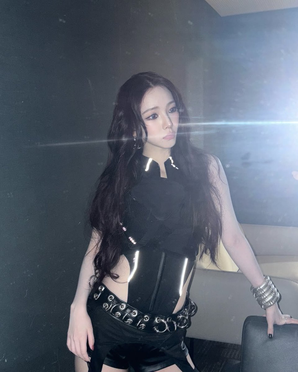 Raelynn. tweet media