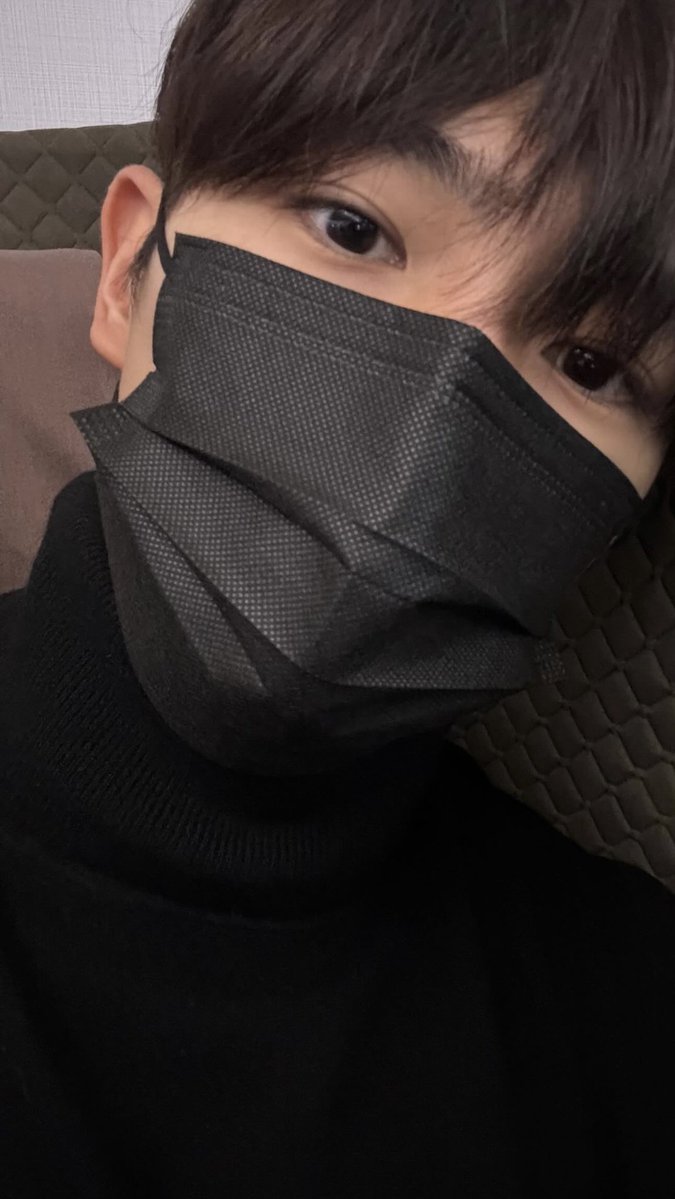 911uv3's tweet image. 심심하니까 우리 각자 최애 셀카 사진 인용으로 말하자

나는 이거..🪽