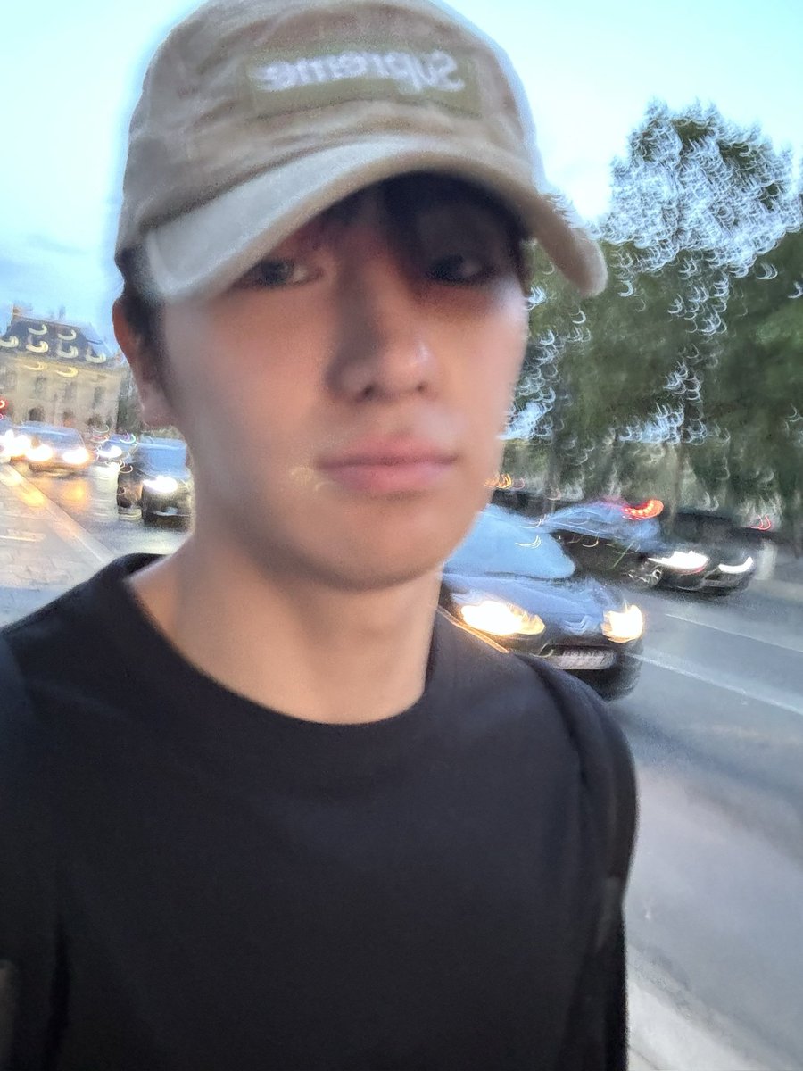 911uv3's tweet image. 심심하니까 우리 각자 최애 셀카 사진 인용으로 말하자

나는 이거..🪽