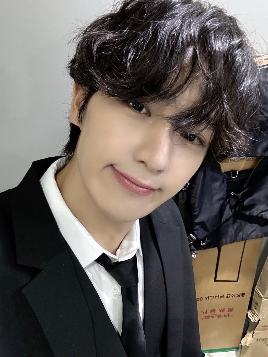 911uv3's tweet image. 심심하니까 우리 각자 최애 셀카 사진 인용으로 말하자

나는 이거..🪽