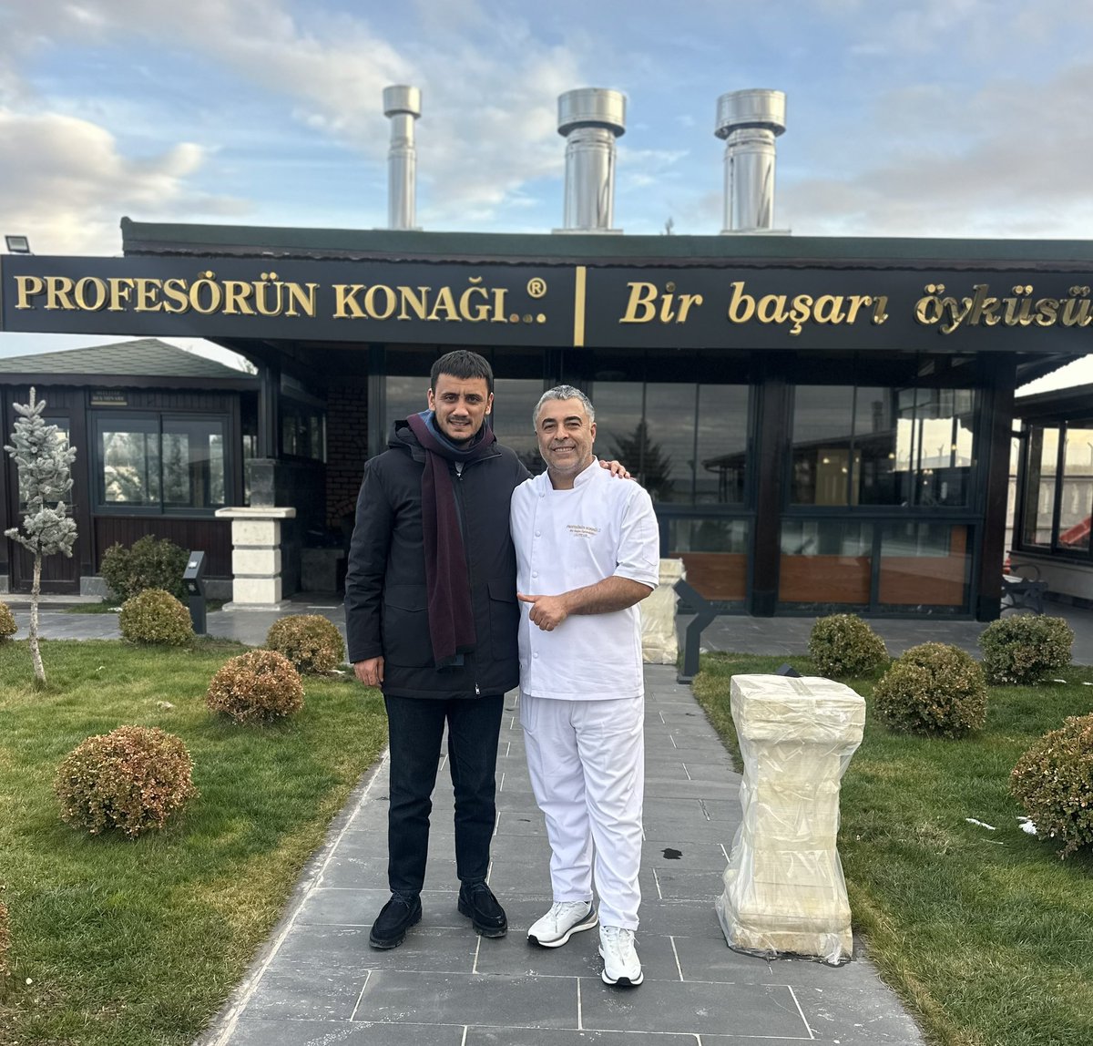 fatihsamett's tweet photo. Bu pazar; Lezzet Profesörü Sadık Usta’nın misafiriydim.Elde edilmiş hiçbir başarı tesadüf değildir.Emek ister,mücadele ister,cehd ister.Dostluğuna,yüreğine,teşekkür ederim Sadık Usta… https://t.co/uWa22znzhX