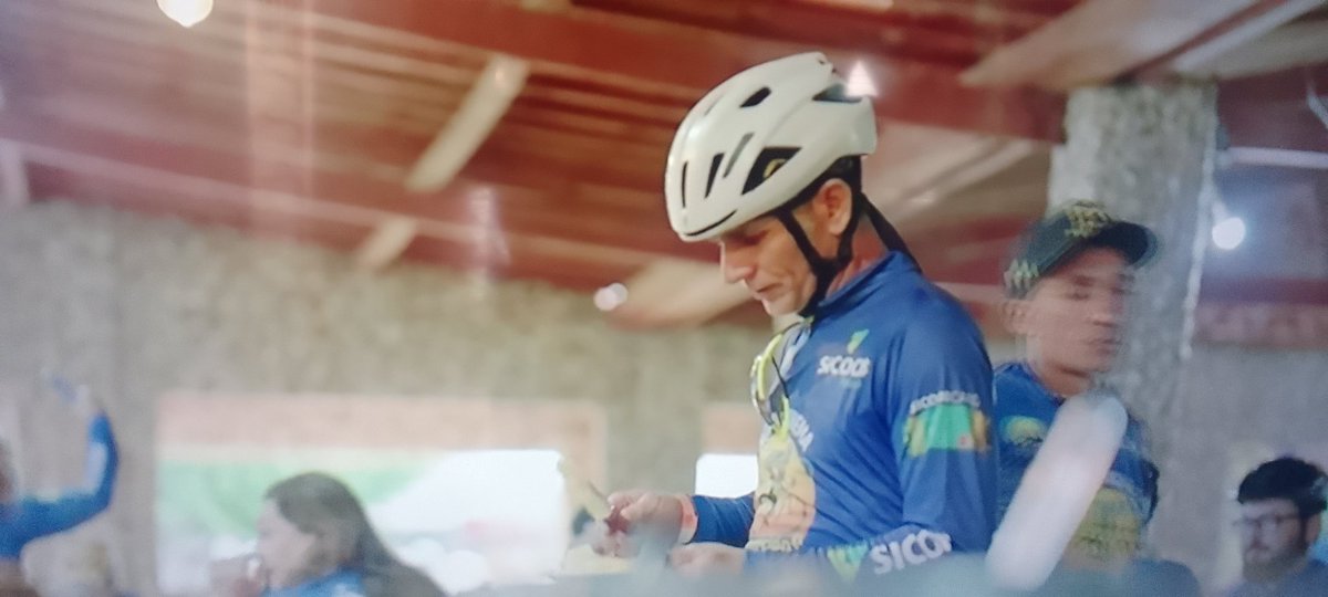 escosty's tweet image. maps.app.goo.gl/6JsRwU2h3M1xpd…

Kara rachei o coco de rir com este ciclista la de cabaceira pernabuco ' ele rodou 2500 km d 🚴‍♂️ parou em apacida do norte diz ser a maé dele 🎣 

No intanto ele quer tirar uma foto com ator do canal globo ' temos so fabio assumçao que gosta d cimema