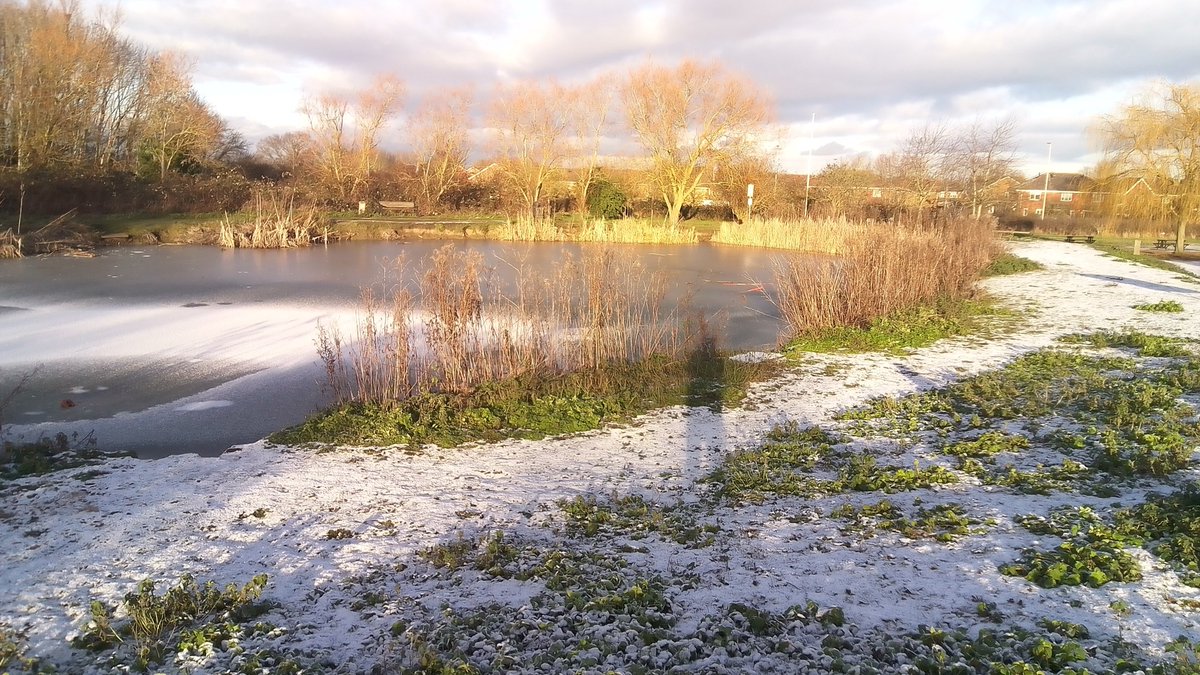 Snowy trudge over fields today, re-listening to everyone's favourite <a href="/runcompod/">Running Commentary</a> episode: The Tale of Tonks' Telephone. Regret ... recriminations ... redemption ... rejoicing. 🎧😆