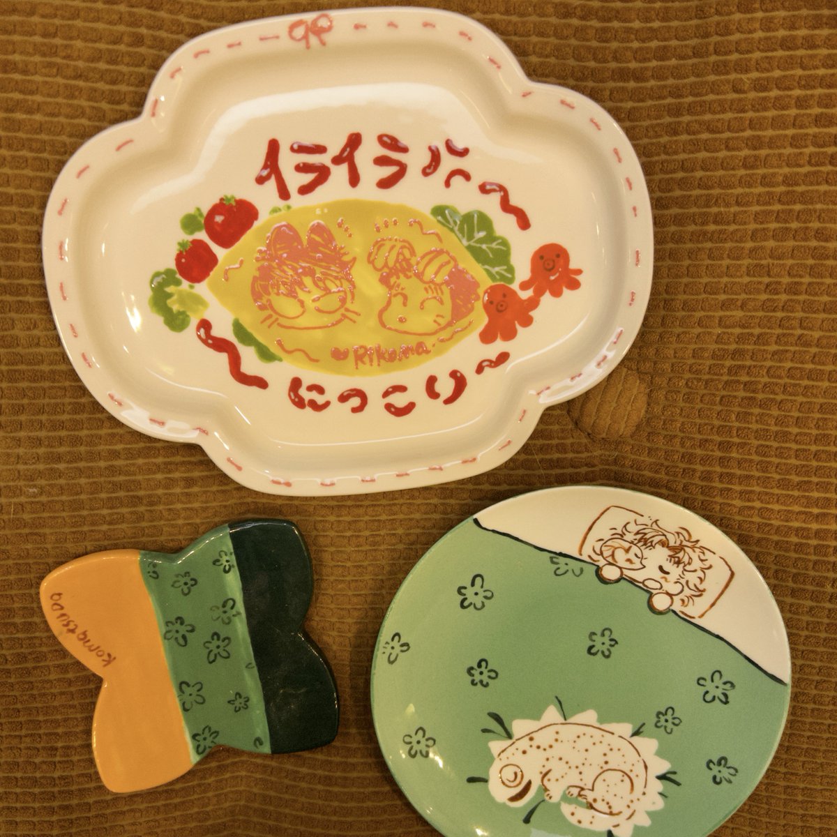 终于回来开箱我在景德镇画的盘子了😼