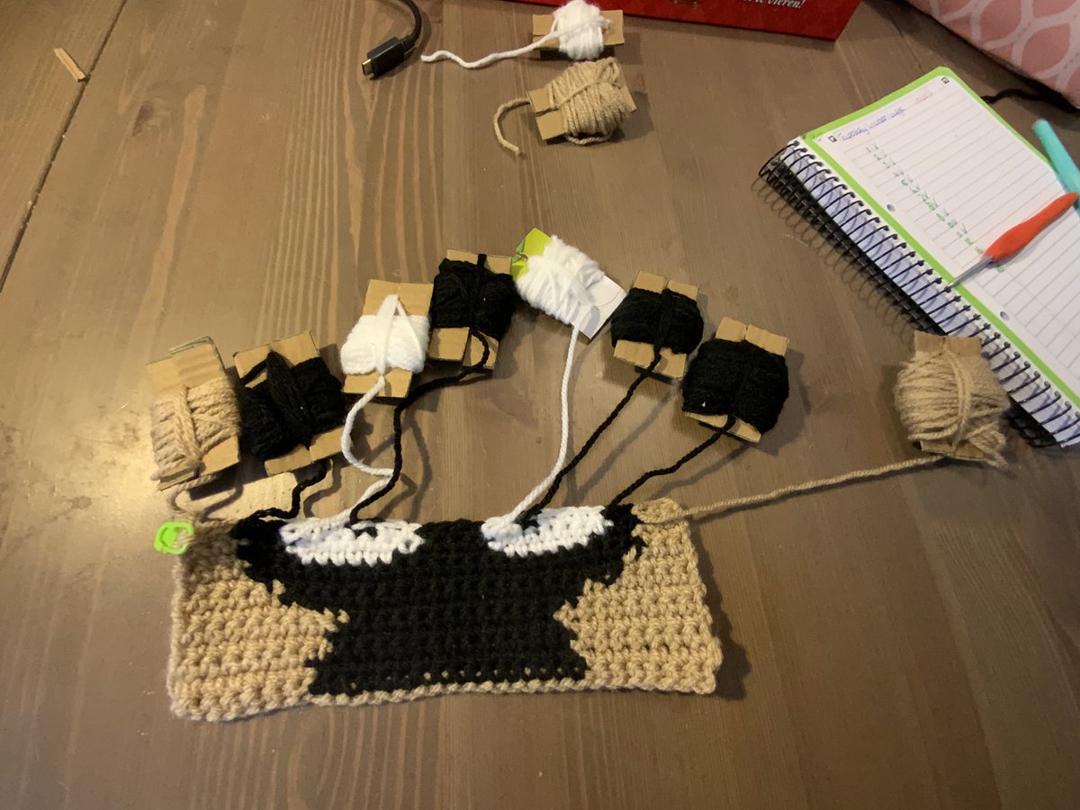 spectrumstitch's tweet photo. I've been crocheting for the better part of 35 years and only today my brain connected the tapestry dots😒🙄. Well, better late than never, I guess🤣😂🤣😂🤣😂. Also: my stoopid butt took a picture of the wrong side instead of the right one🤦‍♀️. Pattern by marynacrochetdesign

#crochet #crocheting #tapestrycrochet #tapestry #intarsiacrochet #intarsia #hobbies #hobby