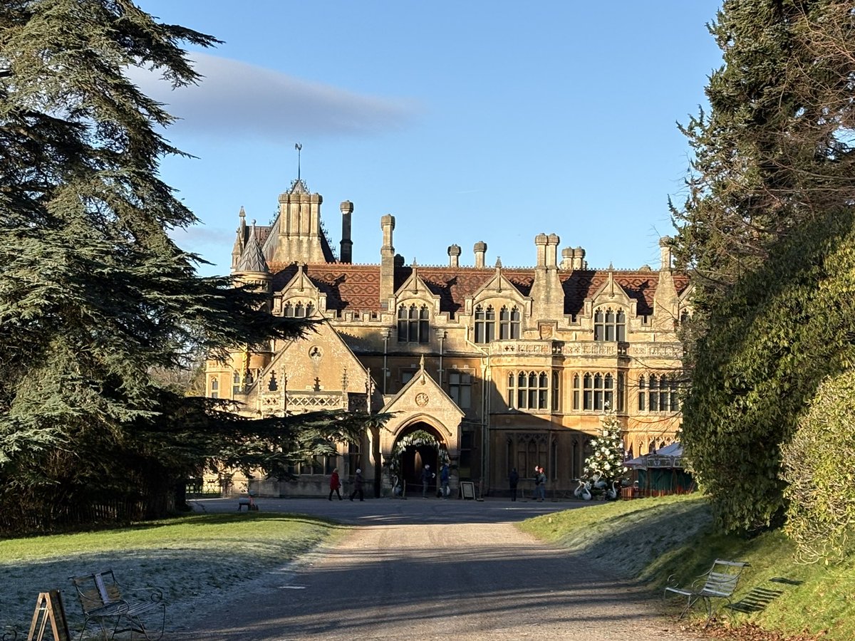 Bathntv's tweet photo. A lot of laurel pruned and tidied @TyntesfieldNT - looking lovely in the winter sun.. https://t.co/exlZDMujz0