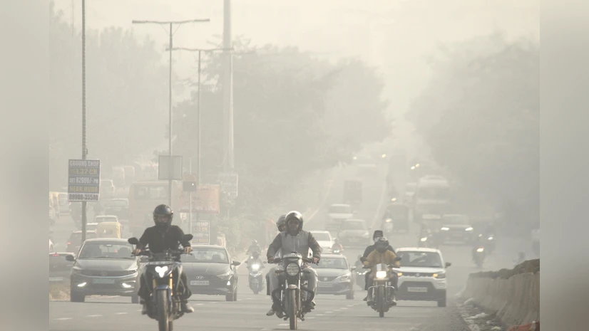 Delhi’s AQI on Jan 4 is still around 298 (poor to very poor), with many hotspots crossing 300+ 😷
Yet Govt quickly lifted GRAP-III restrictions after a brief dip.
Relief for construction mafias, not for citizens.
If air is still toxic, why the hurry to rollback? Governance by