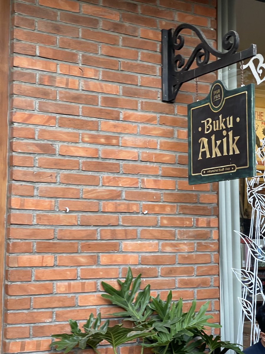 annisarah11_'s tweet photo. Book stores in Jogja 📚🔖❤️

📍Buku Akik Yogyakarta https://t.co/JogSIeNadM