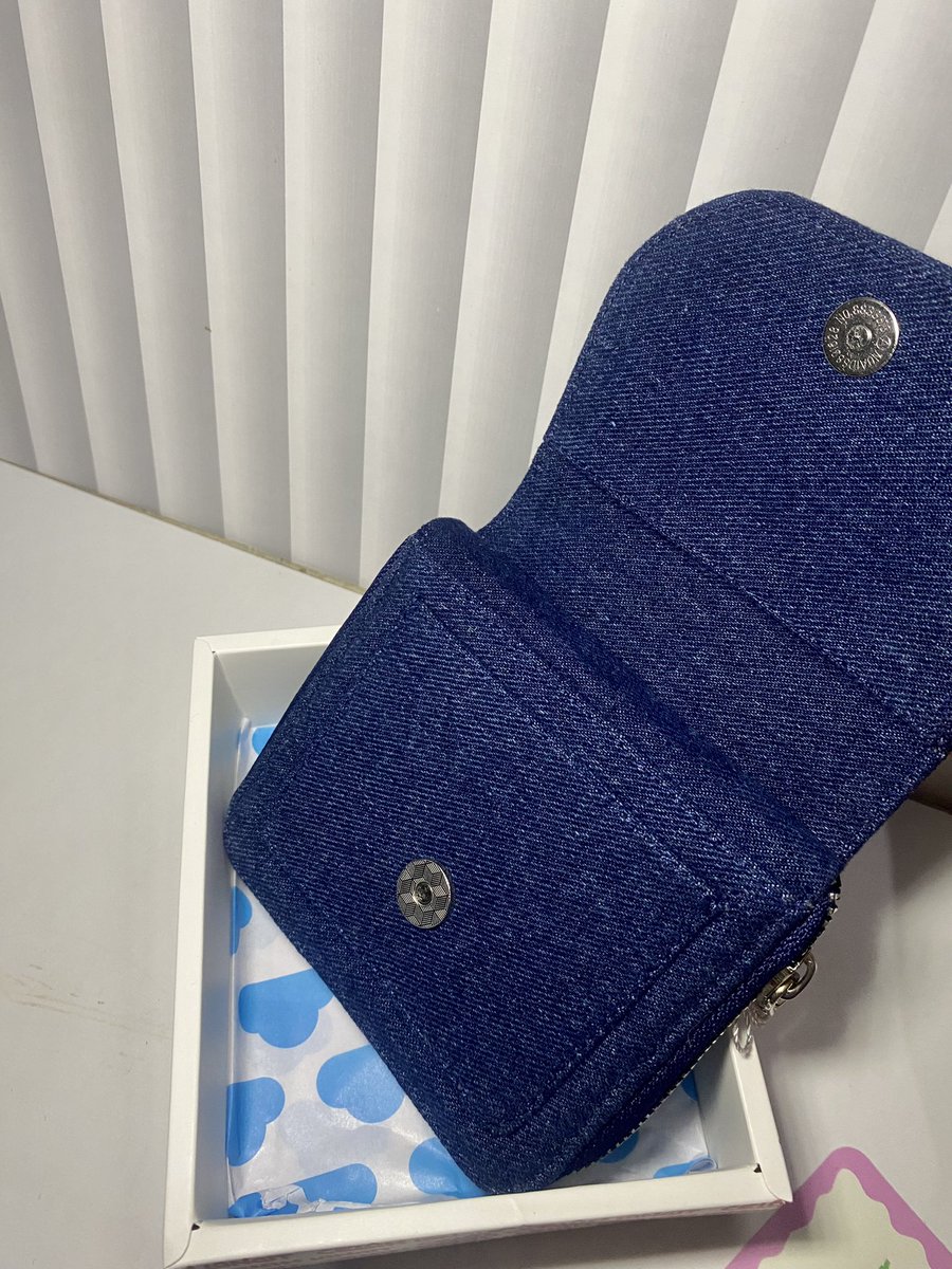 ttopazism's tweet image. NEWEST ADDITION TO MY DENIM COLLECTION🥹🩵‼️

akhir tahun kemarin menemukan hyper fixation baru; kecintaan sama barang-barang denim. salah satunya dompet cantik ini🫶🏼

✅Nggak kaku
✅Banyak slot buat uang dan kartu
✅Ada Resleting yang bikin safety
✅ AFFORDABLE