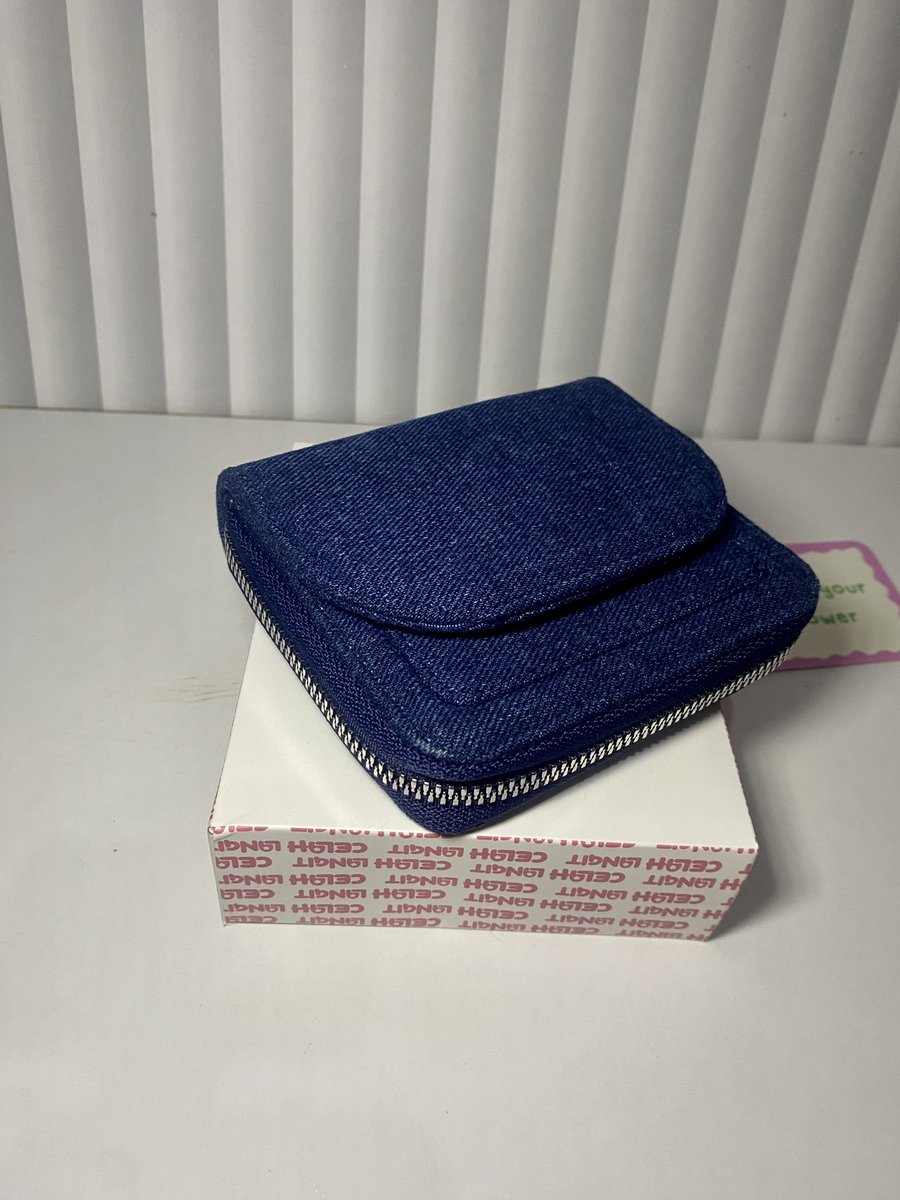 ttopazism's tweet image. NEWEST ADDITION TO MY DENIM COLLECTION🥹🩵‼️

akhir tahun kemarin menemukan hyper fixation baru; kecintaan sama barang-barang denim. salah satunya dompet cantik ini🫶🏼

✅Nggak kaku
✅Banyak slot buat uang dan kartu
✅Ada Resleting yang bikin safety
✅ AFFORDABLE