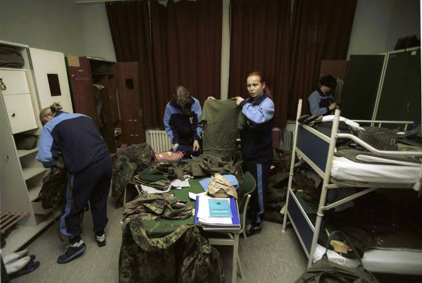 2001 Live tweet media