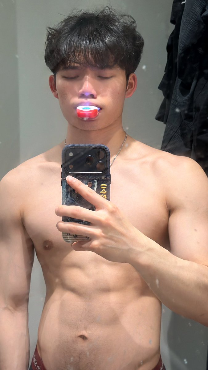 hz_152's tweet photo. 4th day of 2026 and I haven’t even went to the gym yet 💩 https://t.co/aB6mfXOs35