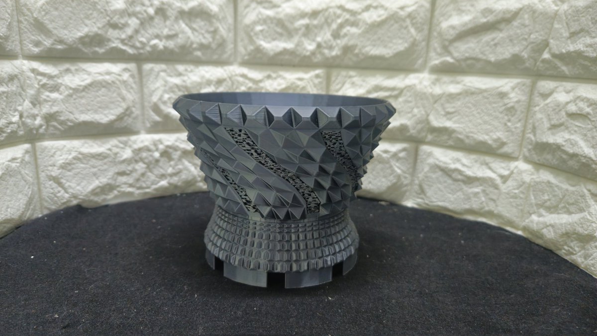 TOMU_Koubo's tweet photo. 久々にこの植木鉢を作成ー
#3dprinting
#3Dプリンター植木鉢
#plantpot
#planter
#3dprintdesign
#maker https://t.co/Q2aegsoNAS