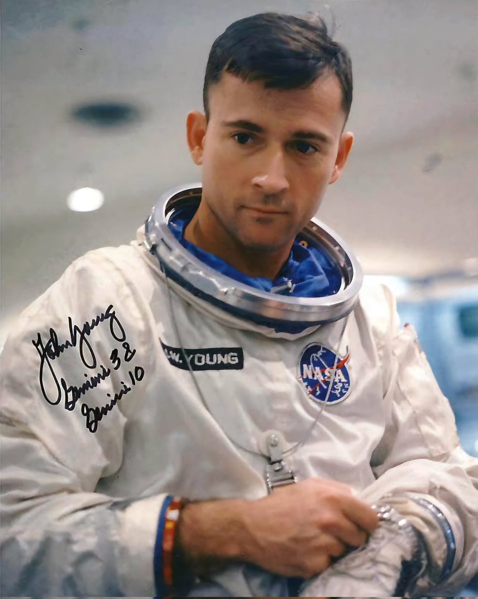 contactlight69's tweet image. Remember Astronaut John Young, NASA’s longest-serving astronaut. He died on January 5, 2018
Young flew twice to the Moon, walked on its surface &amp;amp; flew the first Space Shuttle mission He went to space six times in the Gemini, Apollo &amp;amp; Space Shuttle programs
contactlight.de
