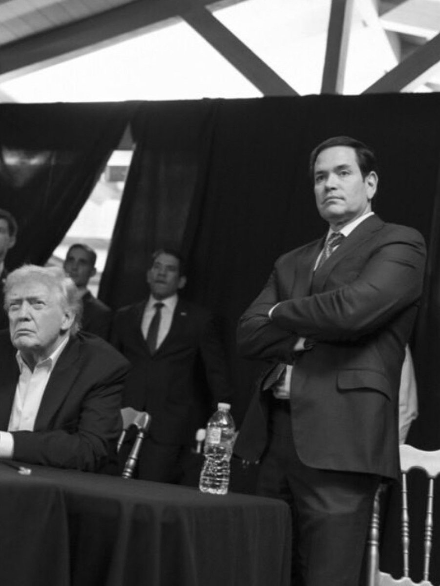 LePapillonBlu2's tweet photo. The fact that this happened in an unsecured space with a light black backdrop at a private resort is damning on its own. https://t.co/pHSmMIuGcX