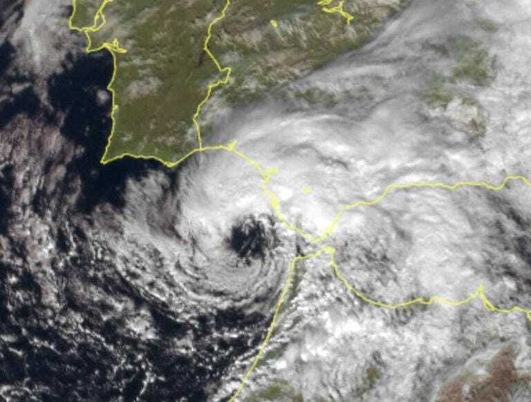 Preciosa imagen de la borrasca, OJO PERFECTAMENTE formado #francis #borrasca #Domingo #avisorojo