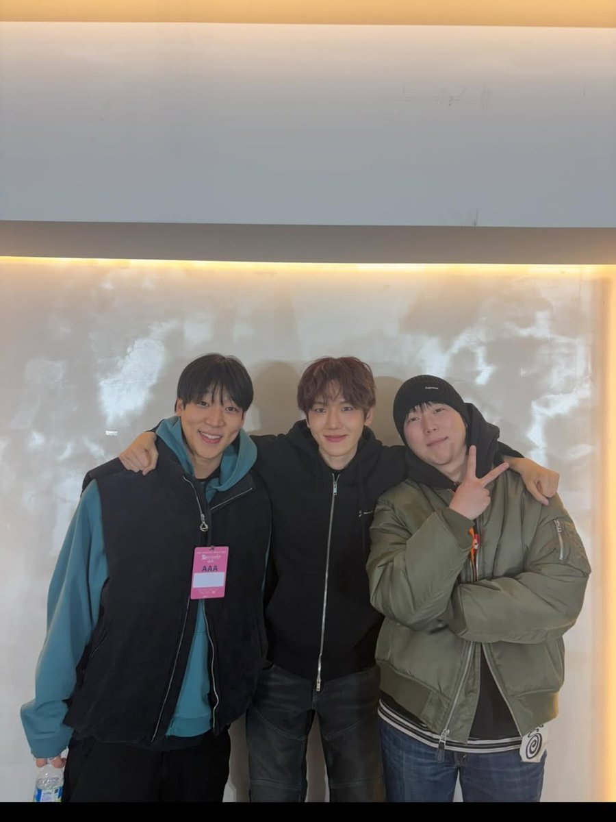 boxianbaozi's tweet image. 260105 Yoosung (Baekhyun’s Love Light Friend) IG

The three of us took (a photo together) after a really long time

PS. Baekhyun with Yoosung and Jongsub, his bestest friends— Bucheon Gang! ❤️

#BAEKHYUN #백현 @B_hundred_Hyun