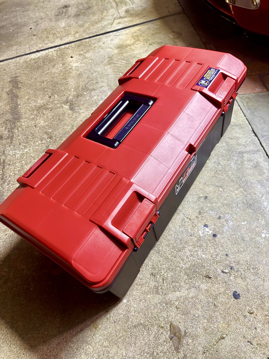 moca_ron's tweet photo. やっぱ車にジャッキと工具積んどかないと嫌やから、丁度いいサイズの工具箱ホムセでゲットだぜ💥🤟(´◉◞౪◟◉) 🤟💥ﾋﾞｼｷﾏｰｰ‼️ https://t.co/3uleB4NnXX
