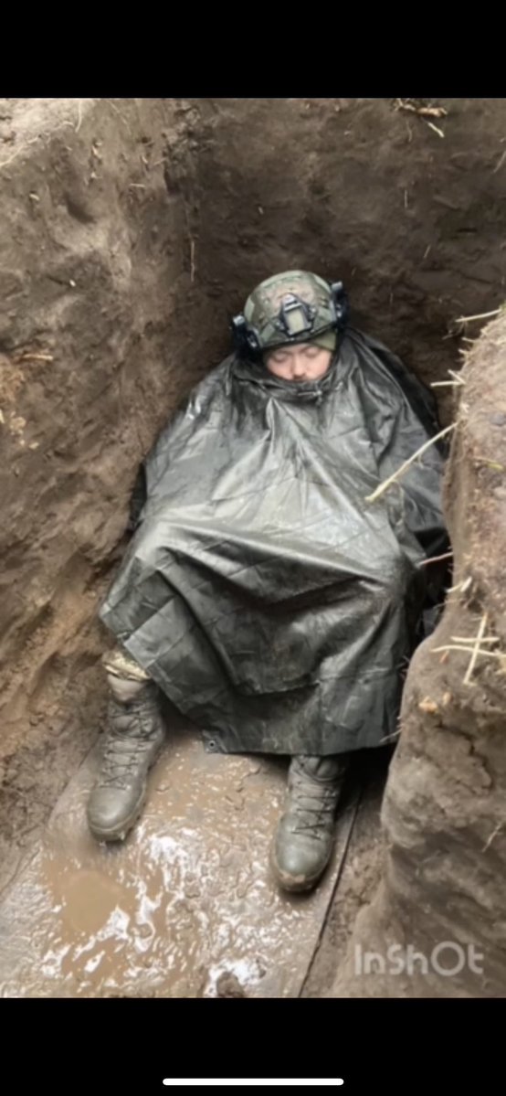 завтра 3 роки з дня загибелі Романа

вшануйте його, хто як вміє, бо це була пречудова людина: чуйна, добра, підтримуюча, віддана.

я завжди дякую йому за те, що він був у мене, обрав мене, показав любов.

честь воїну!
це ціна мого і твого життя