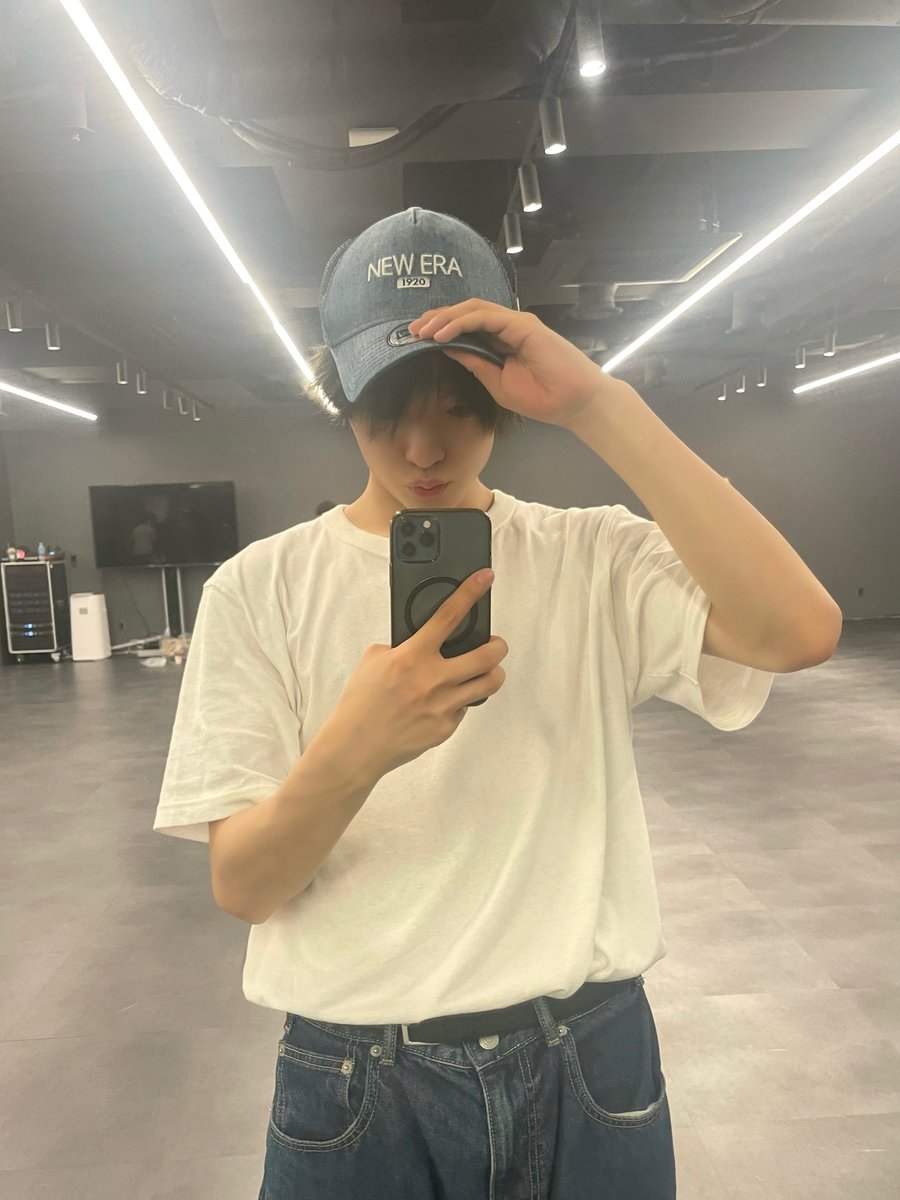 mono6u's tweet photo. 이 두 사진 진짜 형제같음 https://t.co/xR4FvmLsZJ