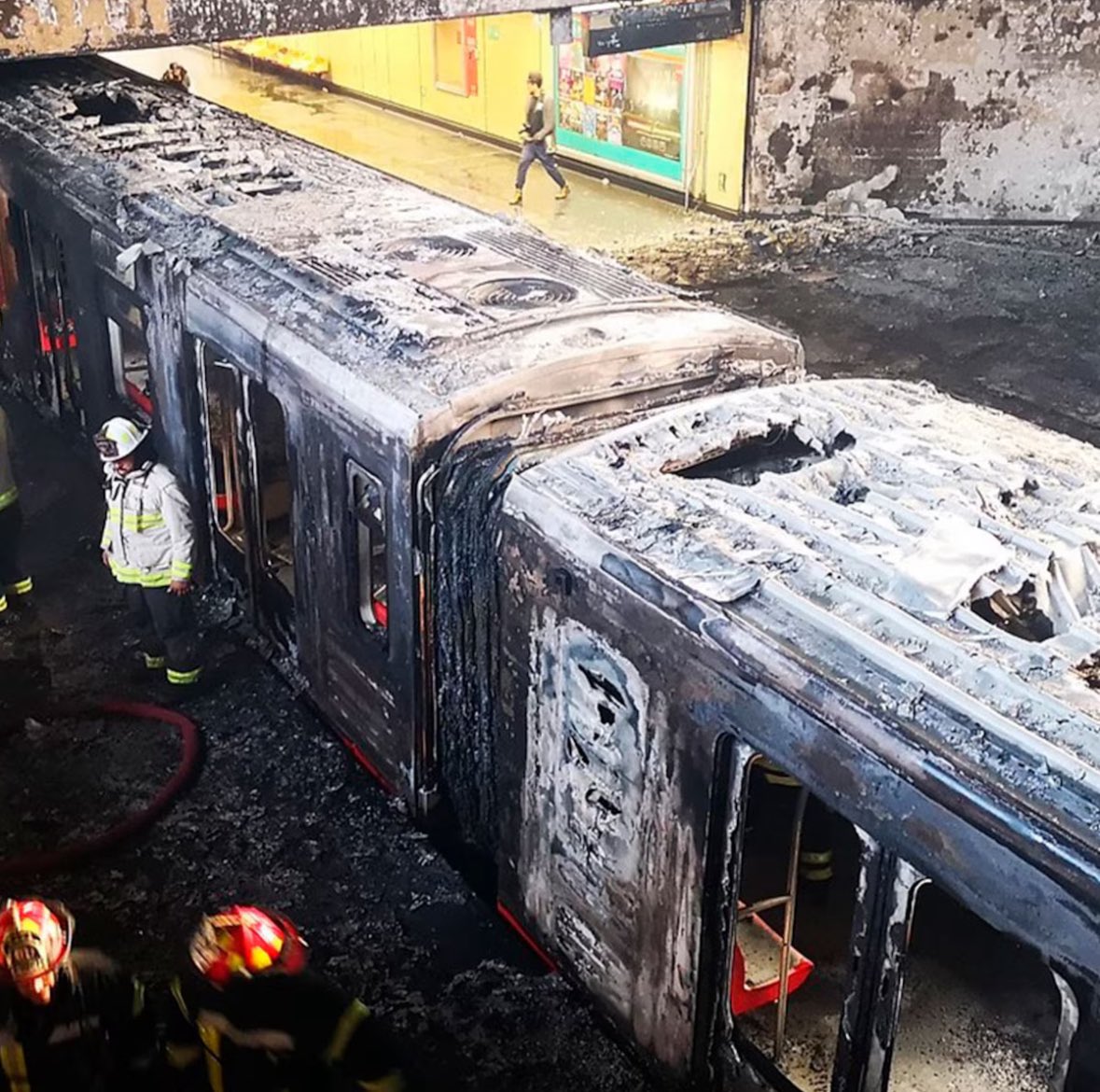 juanpabloswett's tweet image. Con la detención de “#Maduro quizás al fin podremos saber y  tener pruebas de quienes quemaron el metro, planificaron  y financiaron el estallido social en Chile el 2019… qué políticos estuvieron involucrados y donde se planificó todo….