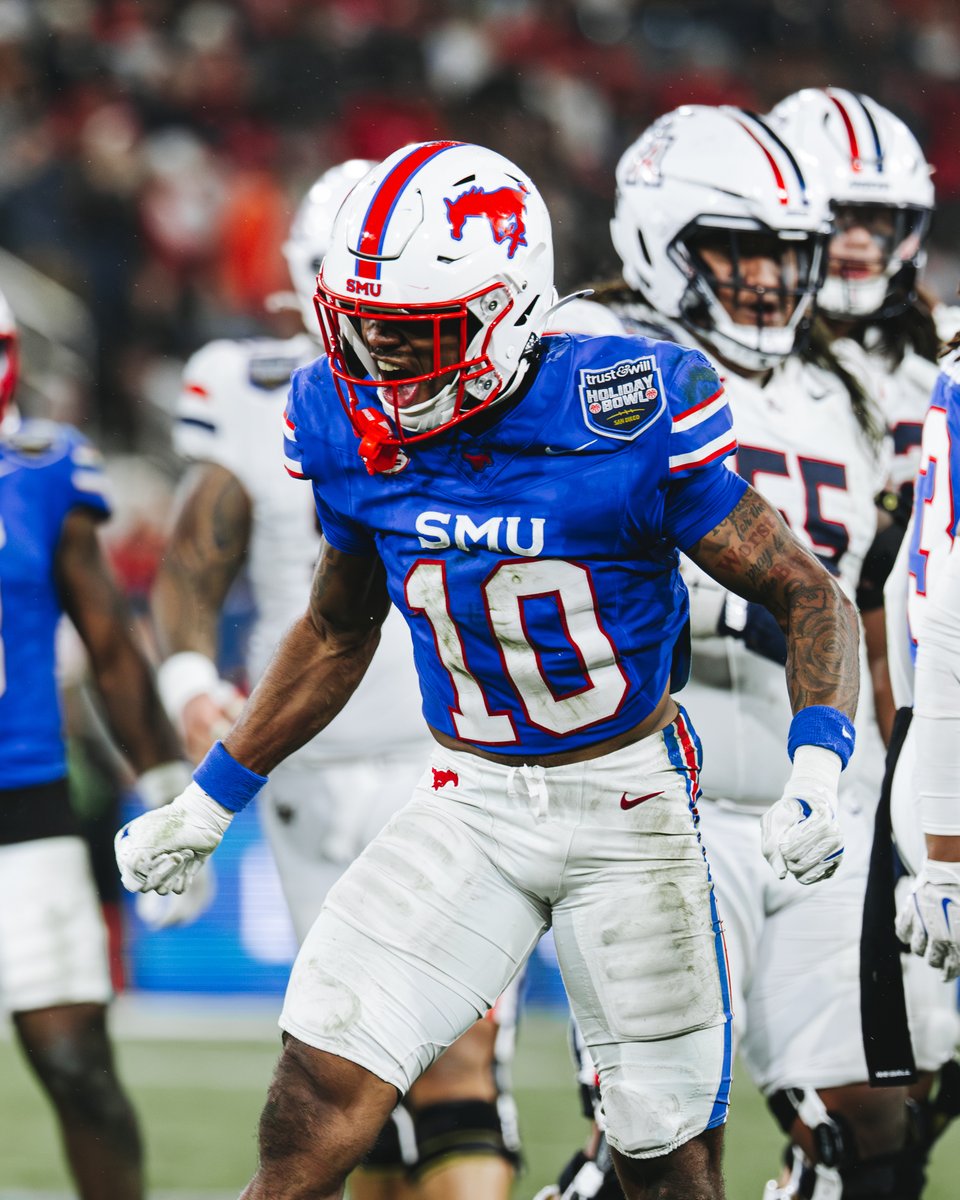 SMUMustangs's tweet photo. Friday and Saturday's @SMUFB and @SMUBasketball wins mark the first time in SMU history that each program has won ranked games on back to back days 👏 https://t.co/X5nknpwODn