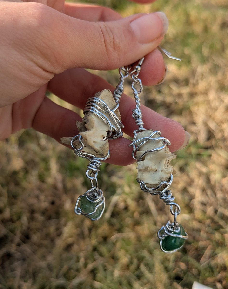 daddysauron_'s tweet image. I'll do another because work will be boring today 
✧･ﾟ: *✧･ﾟ:*

❀ 30 / 18+
❀ anime
❀ nature / oddities 
❀ the lord of the rings 
❀ horror
❀ I make jewelry out of bones 
#mootshunt #promotwt