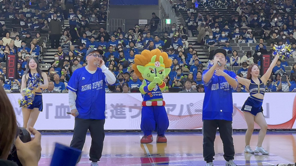Anck_1130's tweet photo. #ライジングゼファーフクオカ
2025-2026シーズン 後半戦
#北九州メッセ 2日目
今日は買ったよ〜‼️😆
かなり盛り上がったね。
応援する声も自然と大きくなったよ。
ハーフタイムには #D_51 さんの
歌も聞けて楽しかった。 https://t.co/bxFxDg0C1D