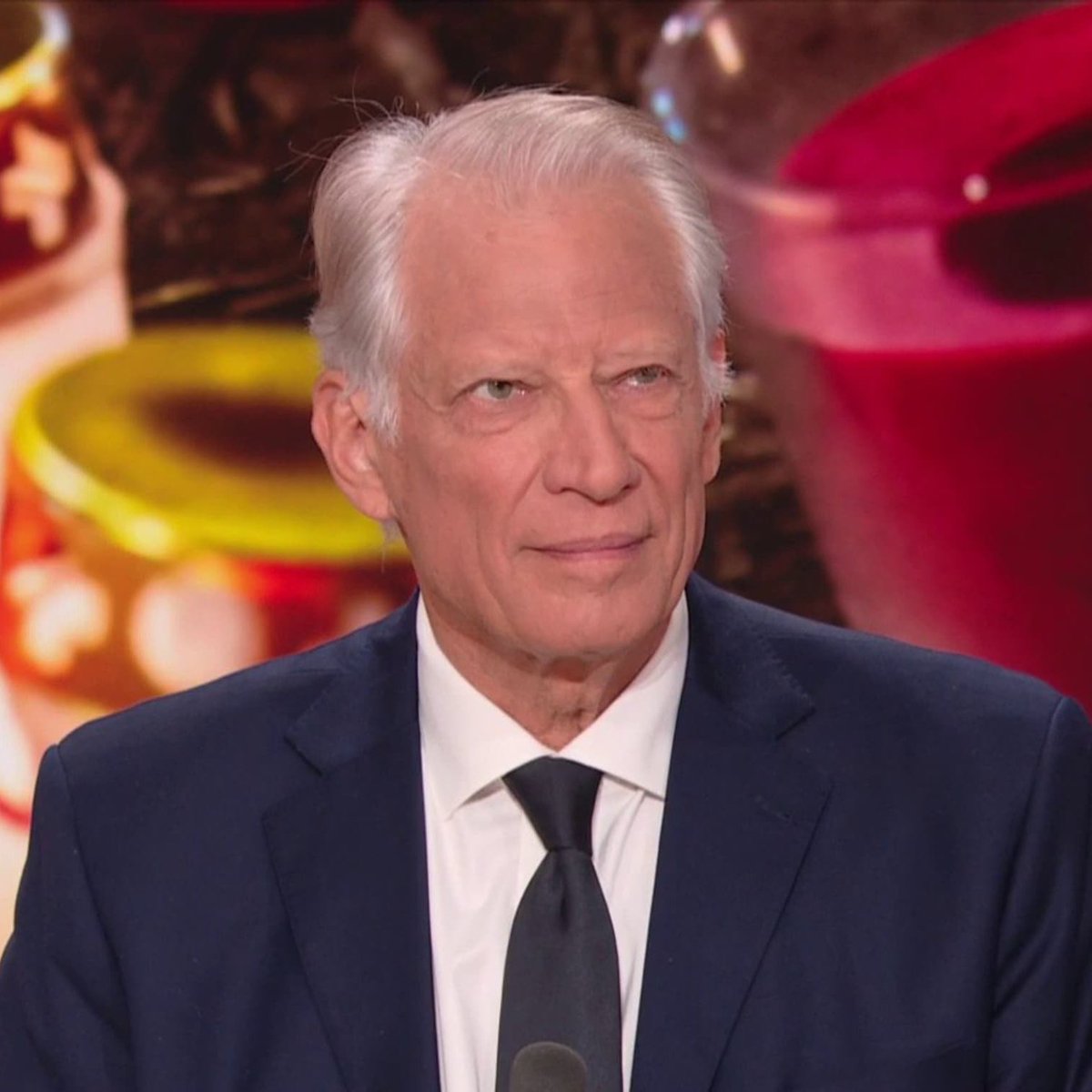 Brevesdepresse's tweet image. ⚡️🇫🇷|🇺🇸CITATION - Dominique de Villepin : « Donald Trump est à la tête d’un nouvel empire, il ne sent tenu par aucune règle, aucun droit, il ne respecte aucune parole et c’est l’intérêt des #USA tel qu’il le conçoit, qui le guide. Nous sommes dans l’obligation aujourd’hui de…