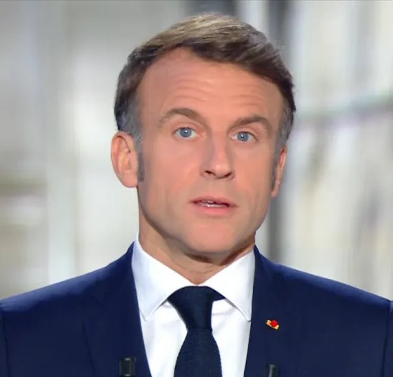 Brevesdepresse's tweet image. ⚡️🇫🇷|🇺🇸CITATION - Dominique de Villepin : « Donald Trump est à la tête d’un nouvel empire, il ne sent tenu par aucune règle, aucun droit, il ne respecte aucune parole et c’est l’intérêt des #USA tel qu’il le conçoit, qui le guide. Nous sommes dans l’obligation aujourd’hui de…