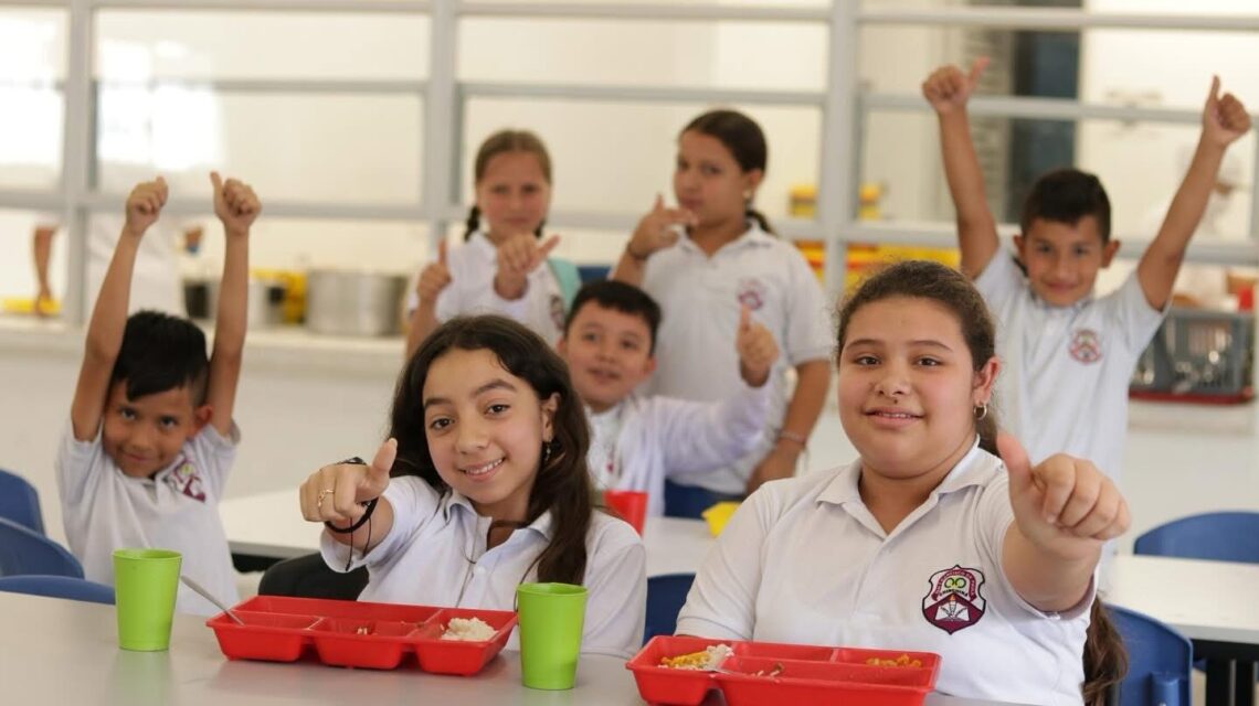 🍎 La educación en Caldas comienza el 2026 con una gran noticia: quedó adjudicado el Programa de Alimentación Escolar para los 26 municipios no certificados del depto. 

Son cerca de $45 mil millones que garantizarán desde el primer día de clases la alimentación de 56 mil niños.